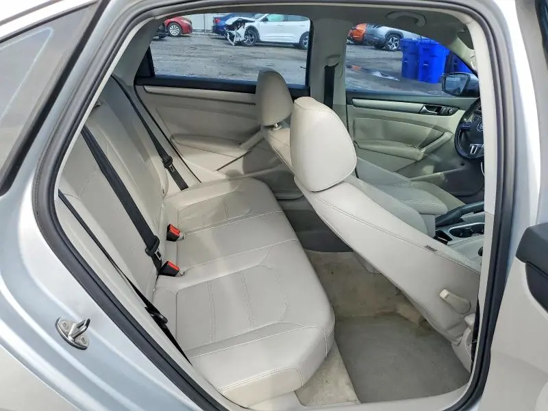 2014 VOLKSWAGEN PASSAT SE  