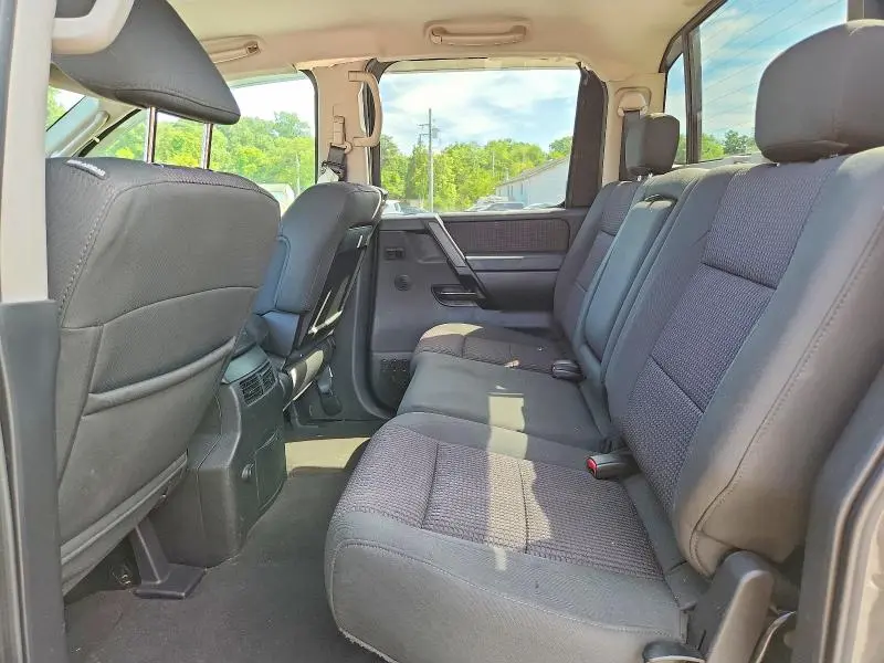 2011 NISSAN TITAN SV  