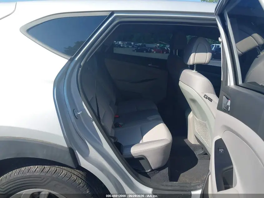 2018 HYUNDAI TUCSON SE