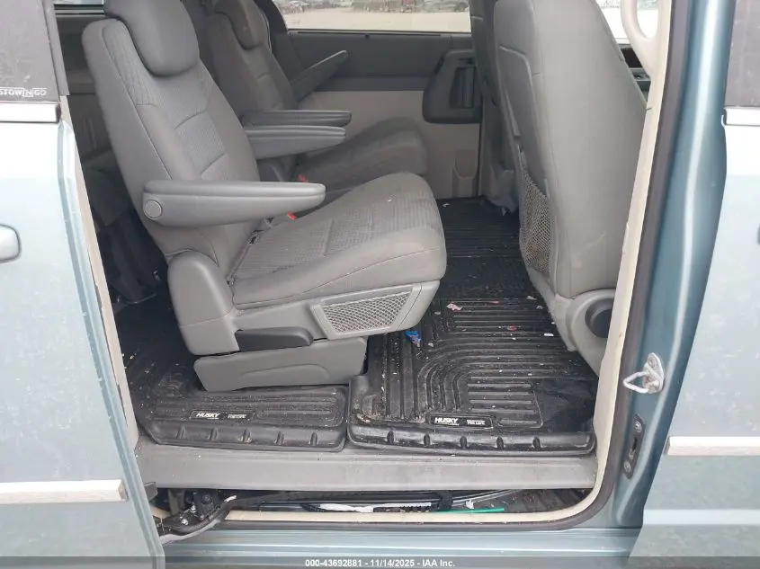 2010 CHRYSLER TOWN & COUNTRY TOURING