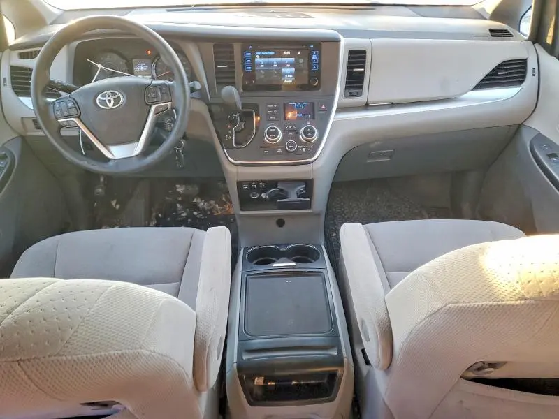 2017 TOYOTA SIENNA LE  