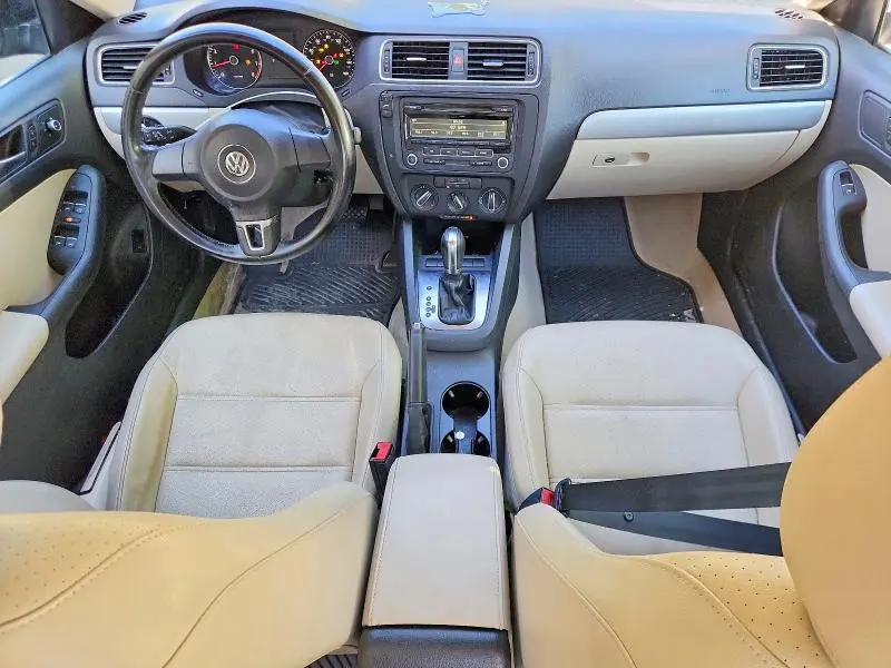 2013 VOLKSWAGEN JETTA SE  