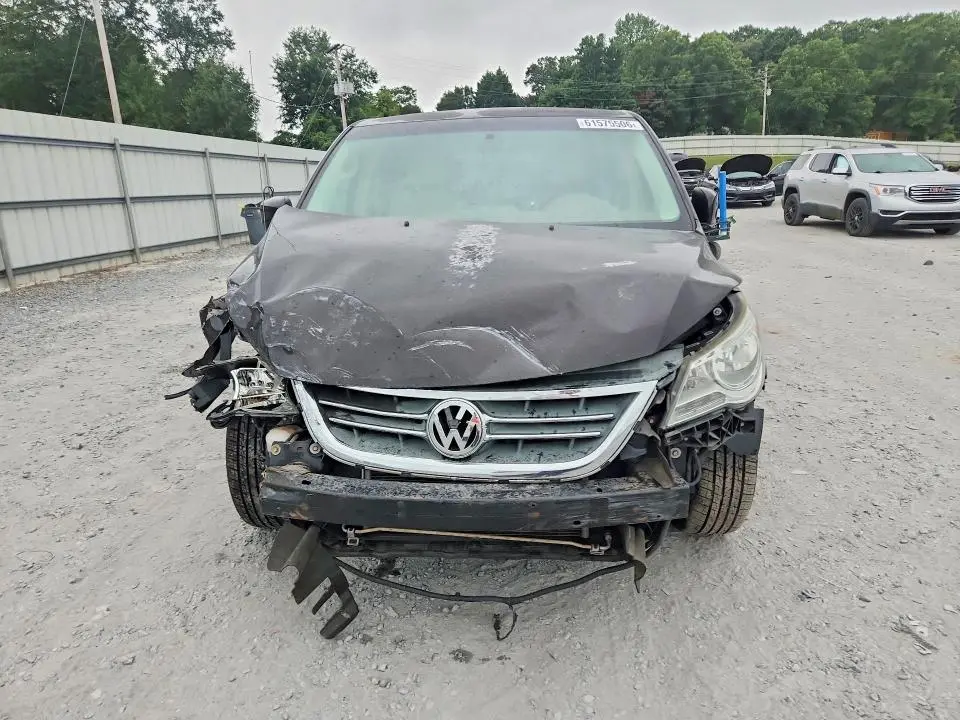 2010 VOLKSWAGEN ROUTAN SE  