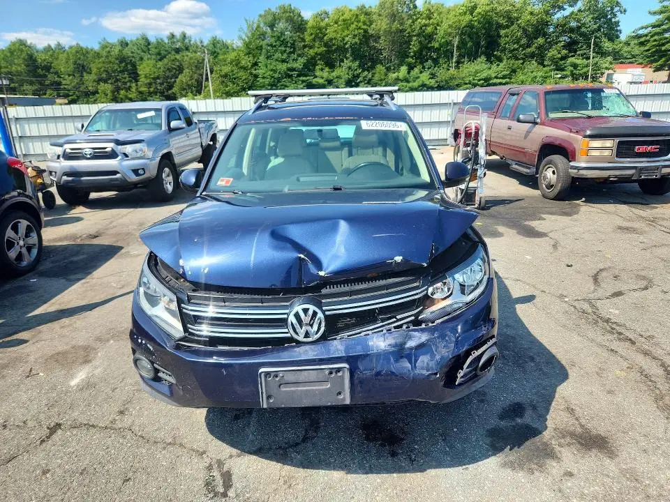 2013 VOLKSWAGEN TIGUAN S  