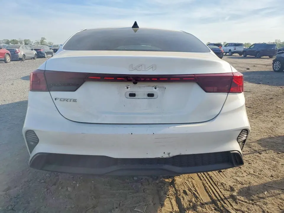 2022 KIA FORTE LXS  