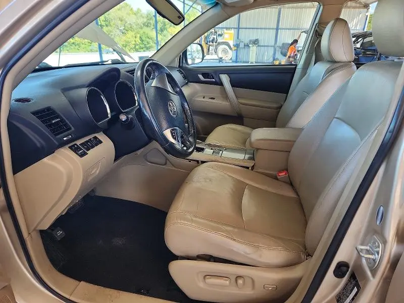 2012 TOYOTA HIGHLANDER SE  