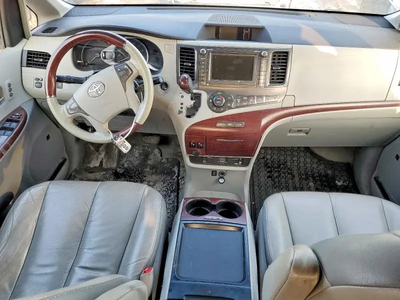 2011 TOYOTA SIENNA XLE  