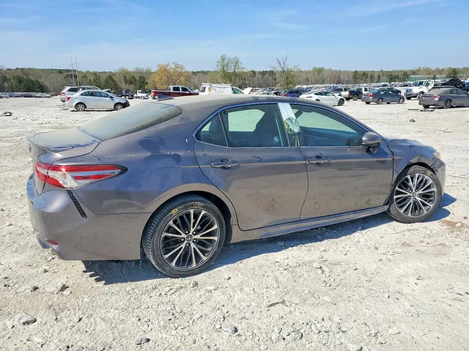 2019 TOYOTA CAMRY SE  