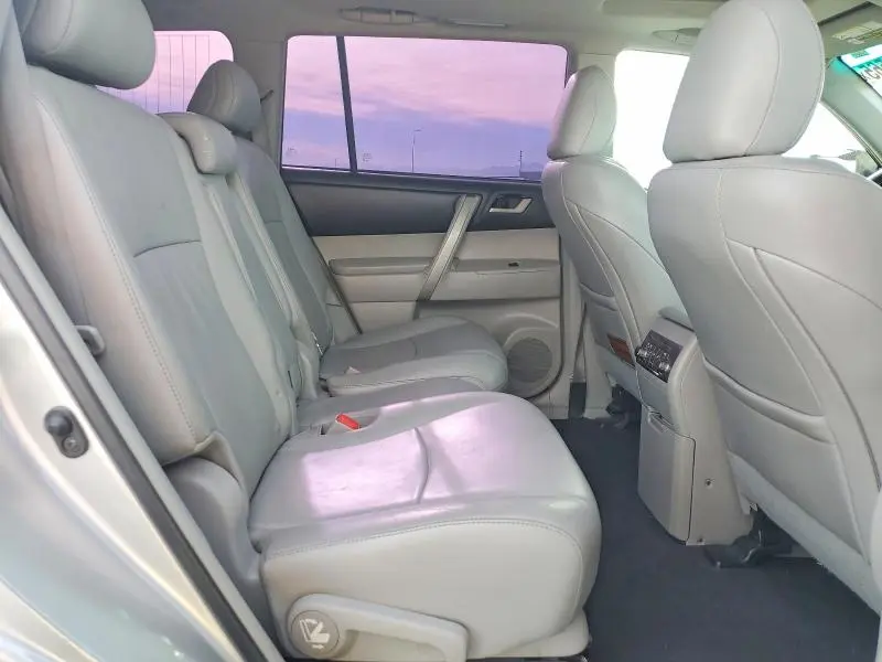 2011 TOYOTA HIGHLANDER BASE  