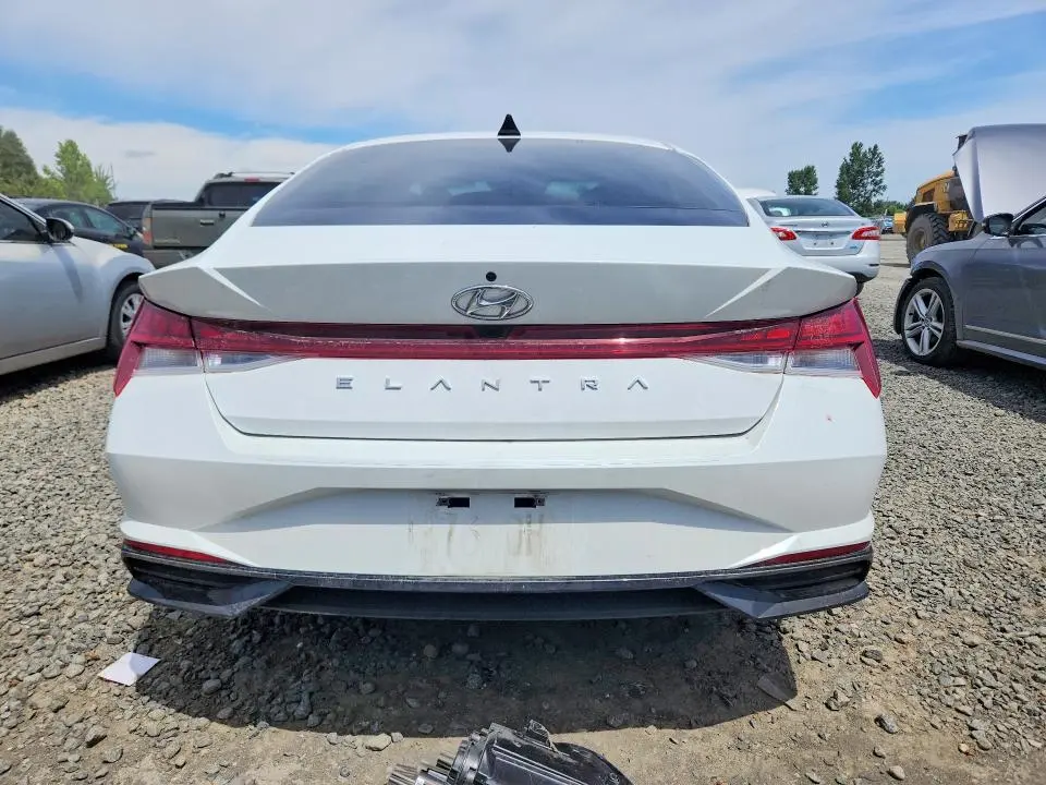 2021 HYUNDAI ELANTRA SEL  