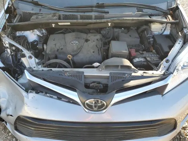 2018 TOYOTA SIENNA LE  