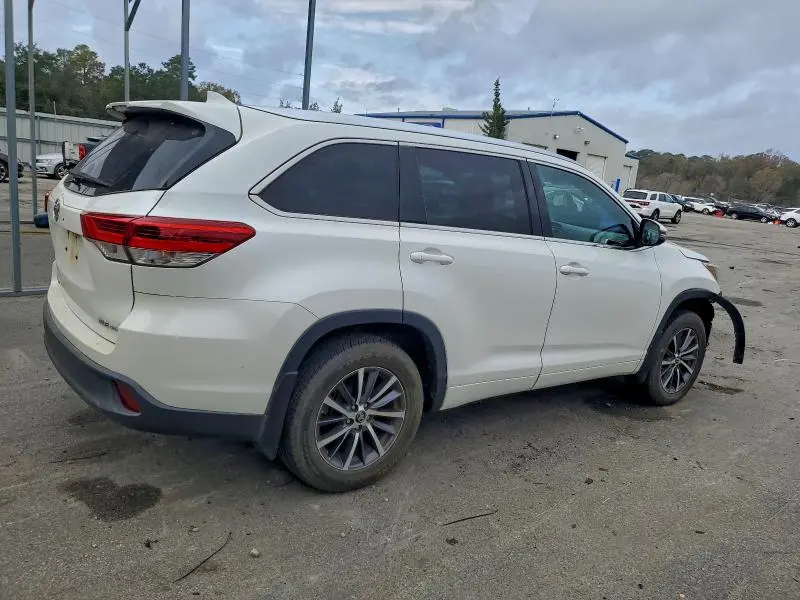 2017 TOYOTA HIGHLANDER SE  