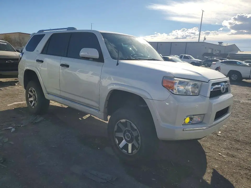 2011 TOYOTA 4RUNNER SR5  