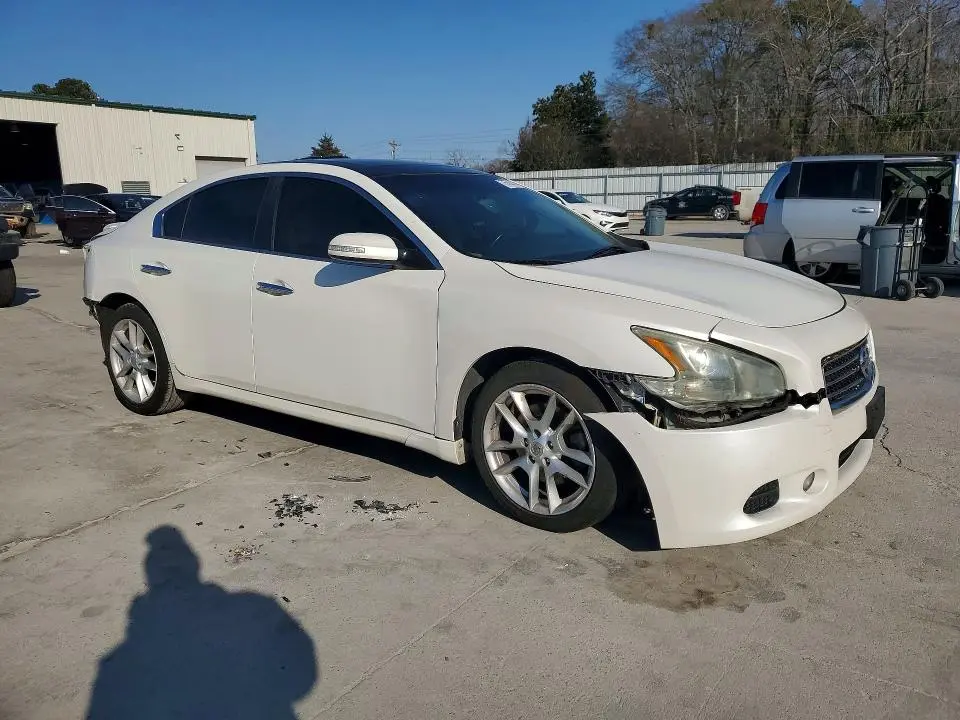 2011 NISSAN MAXIMA S  