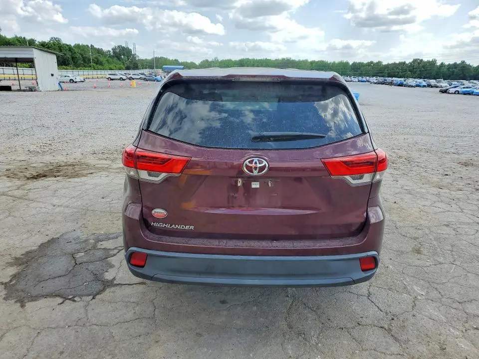 2019 TOYOTA HIGHLANDER LE  