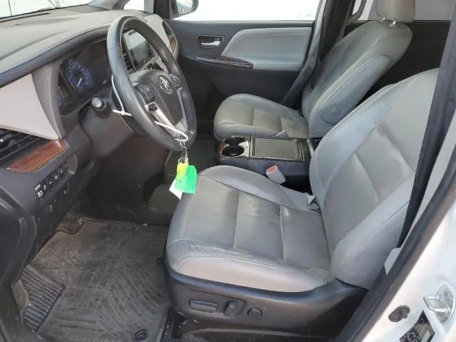 2016 TOYOTA SIENNA XLE  