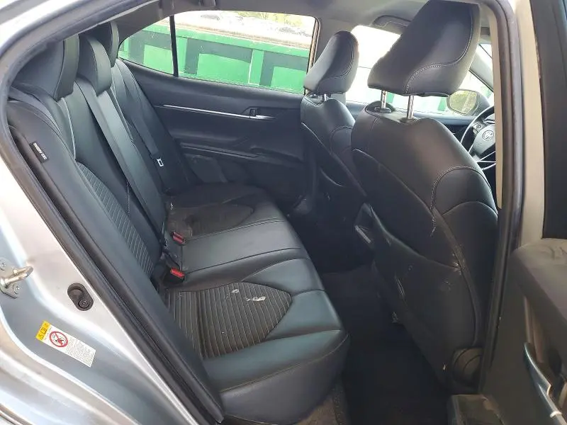 2018 TOYOTA CAMRY SE  