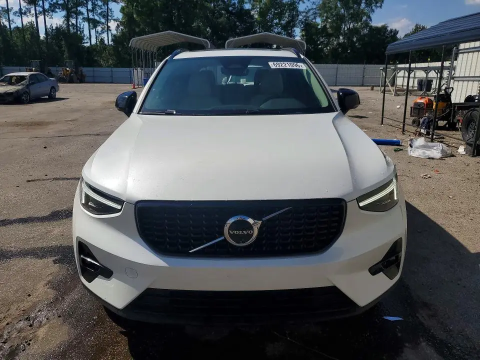 2026 VOLVO XC40 PLUS  