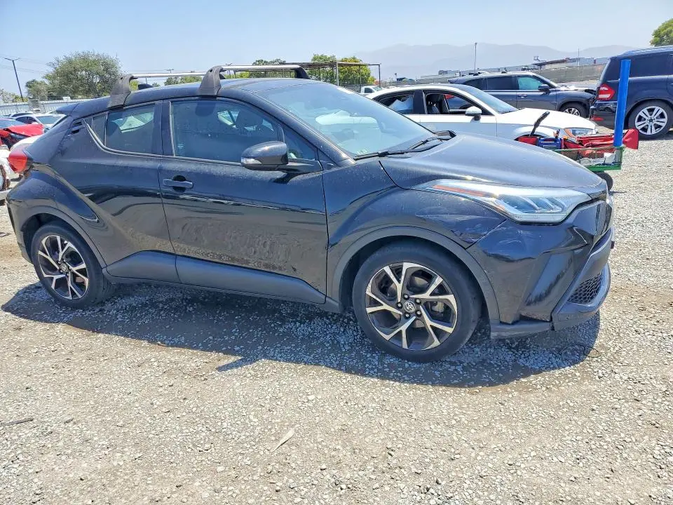 2021 TOYOTA C-HR XLE  
