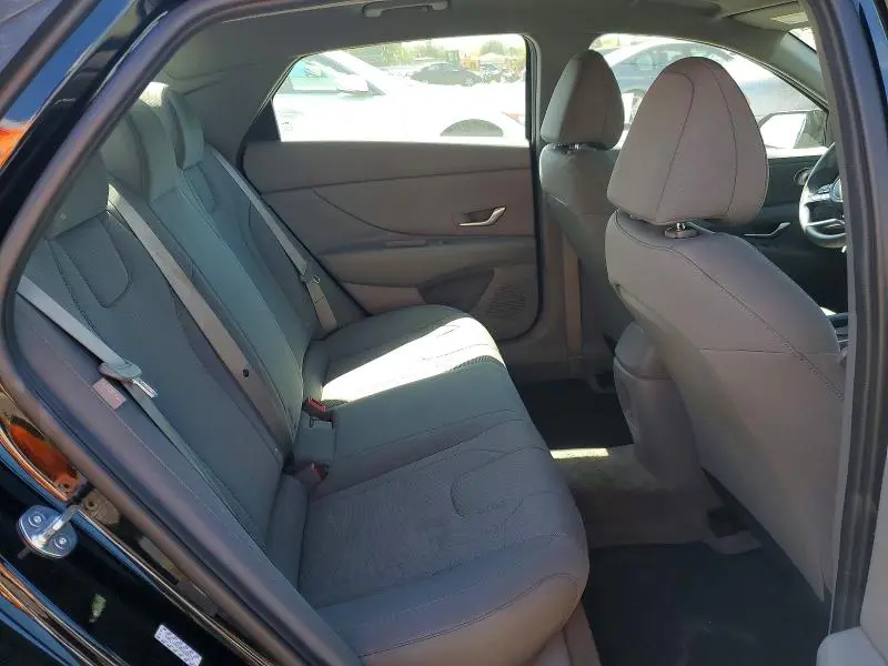 2024 HYUNDAI ELANTRA SE  