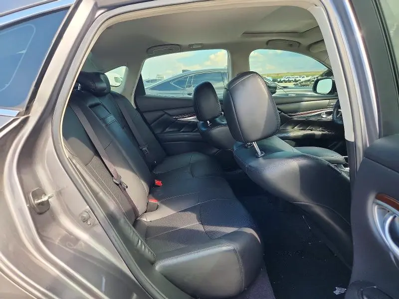 2019 INFINITI Q70 3.7 LUXE  