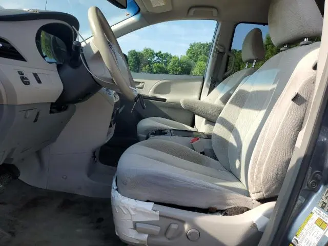 2014 TOYOTA SIENNA LE  