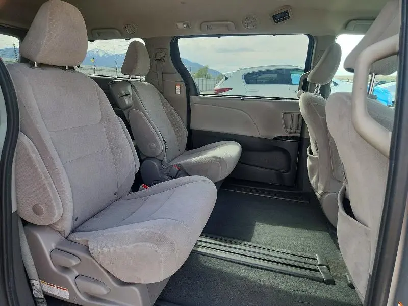 2020 TOYOTA SIENNA LE  
