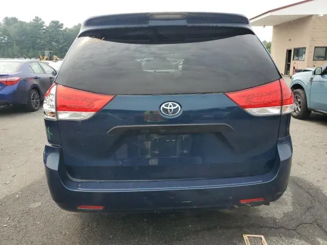 2011 TOYOTA SIENNA   