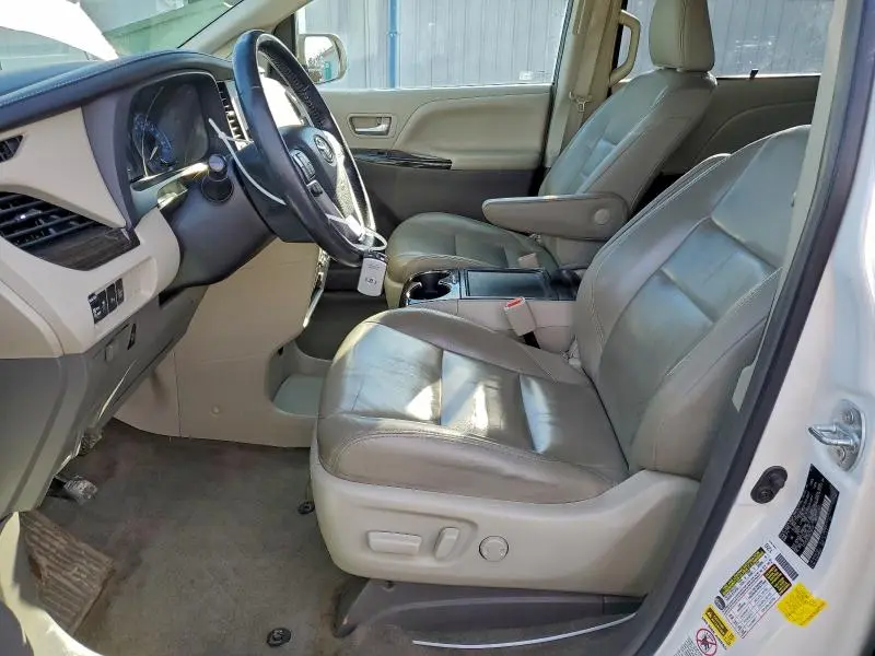 2016 TOYOTA SIENNA XLE  