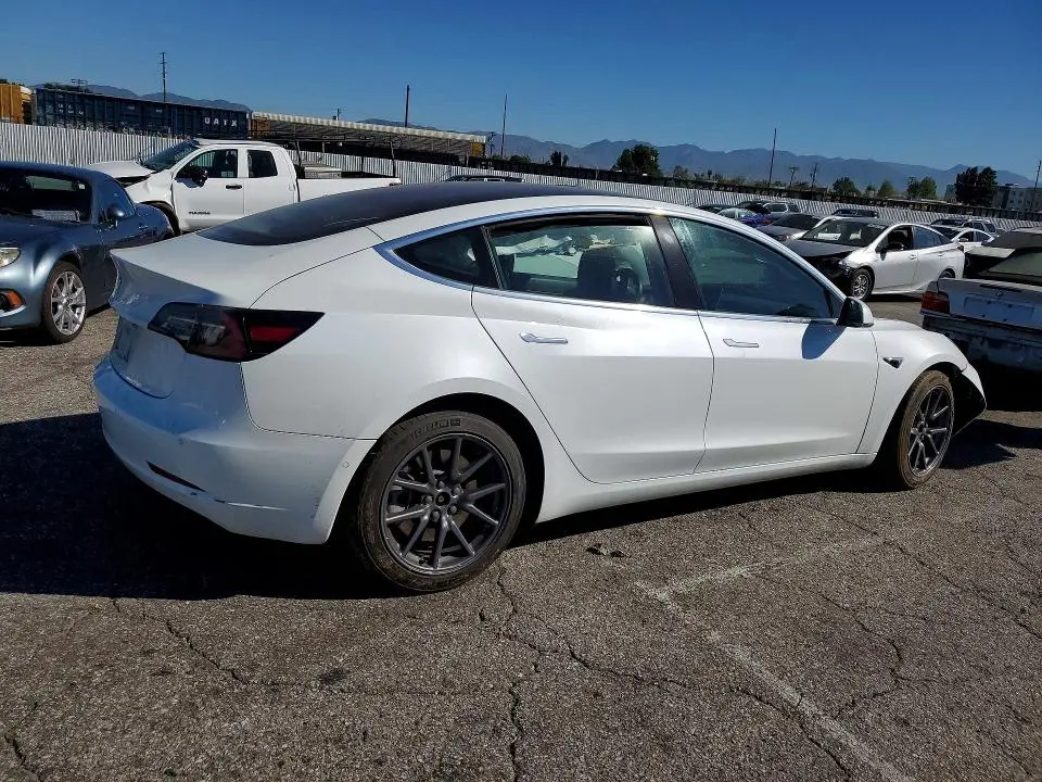 2018 TESLA MODEL 3   