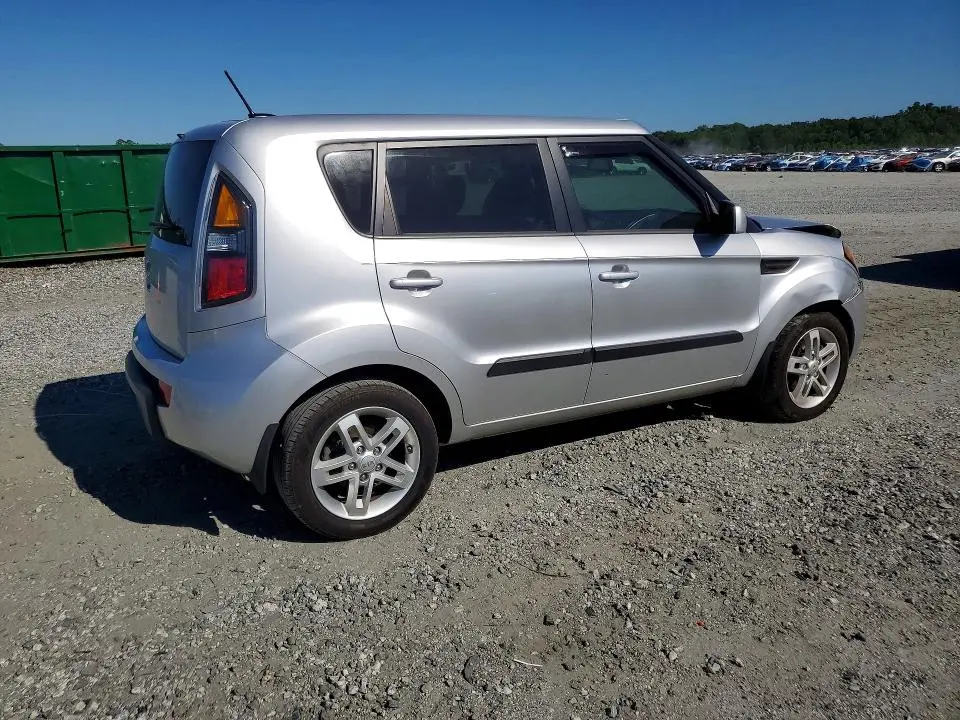 2011 KIA SOUL +  