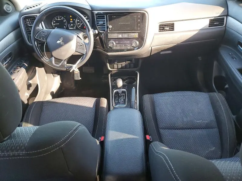 2017 MITSUBISHI OUTLANDER SE  