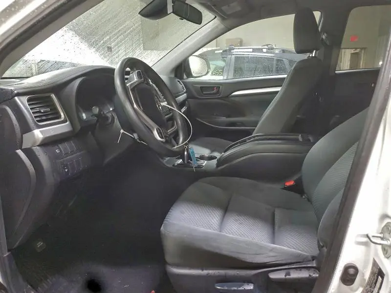 2019 TOYOTA HIGHLANDER LE  