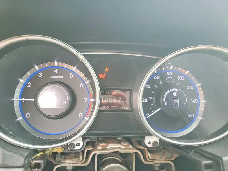 2011 HYUNDAI SONATA SE  