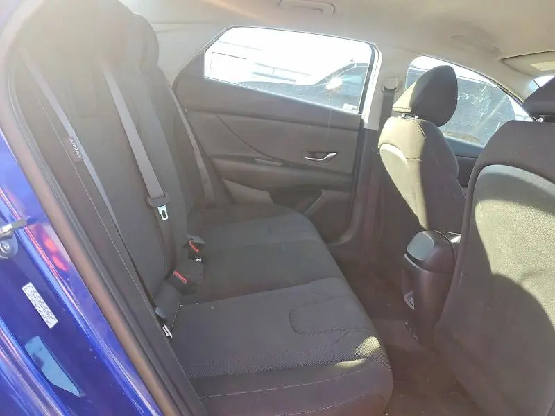 2024 HYUNDAI ELANTRA SE  