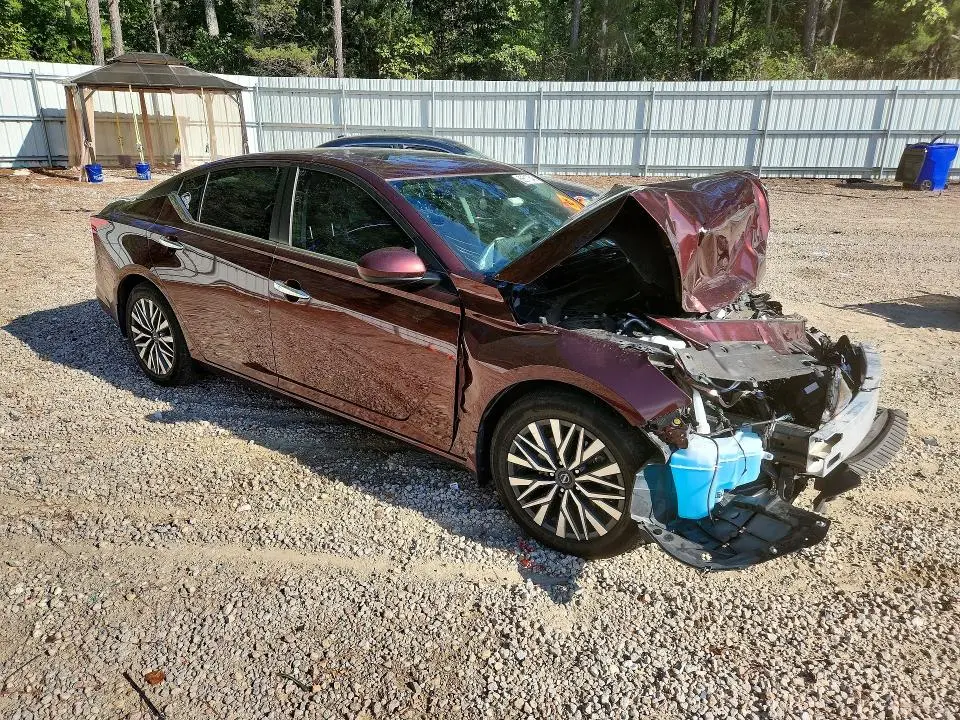 2024 NISSAN ALTIMA SV  