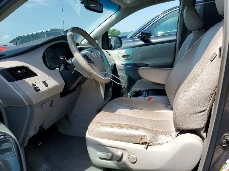 2011 TOYOTA SIENNA LE  
