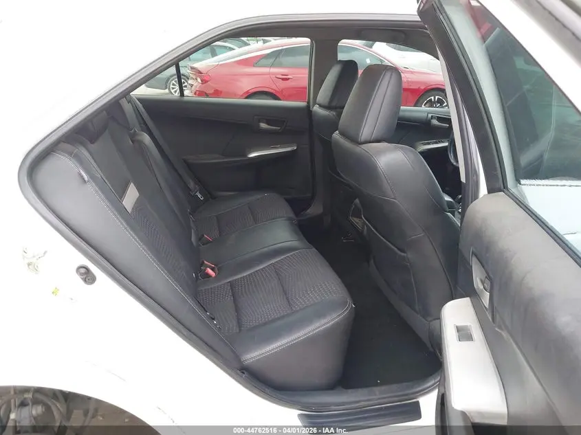 2014 TOYOTA CAMRY SE