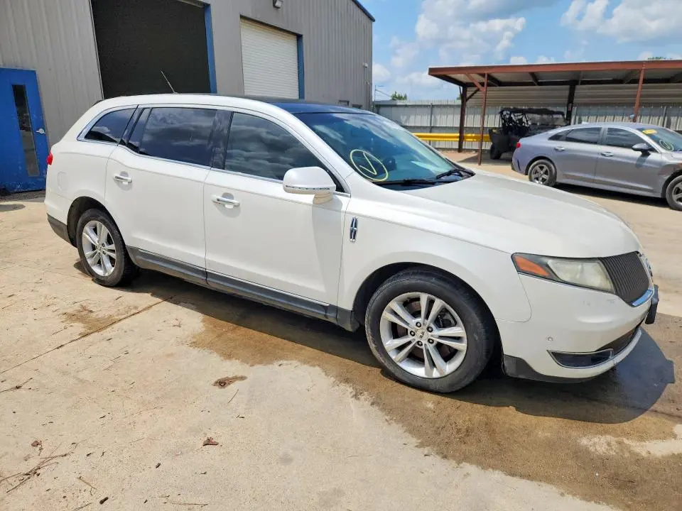 2014 LINCOLN MKT   