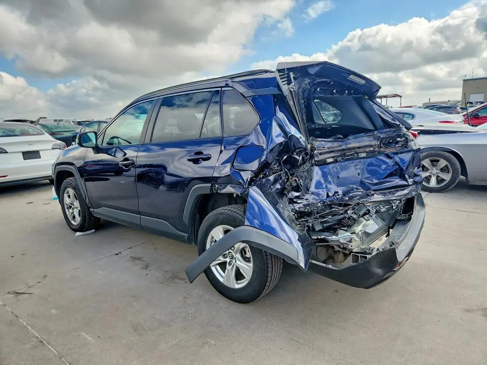 2019 TOYOTA RAV4 XLE  