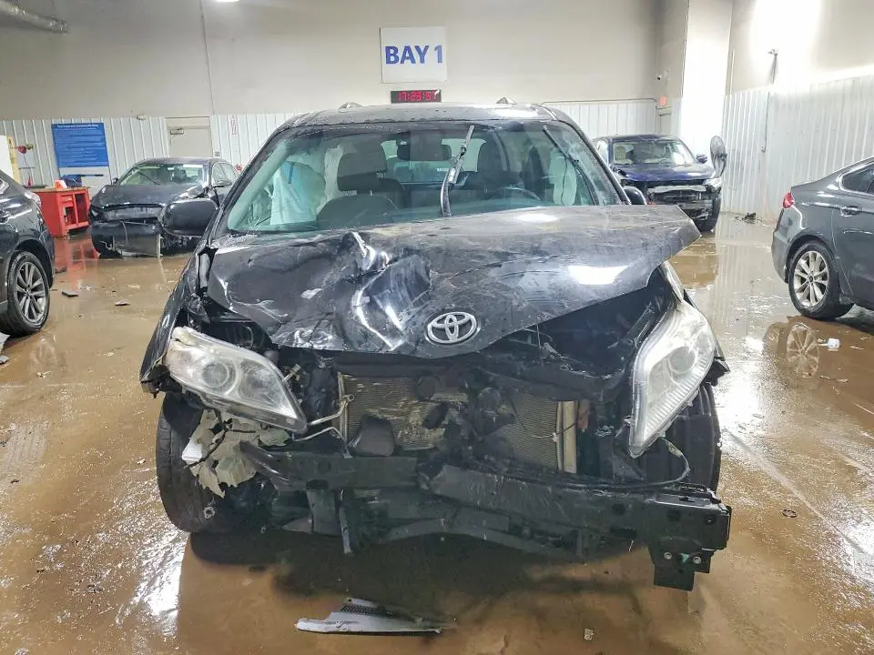 2016 TOYOTA SIENNA XLE 8-PASSENGER  