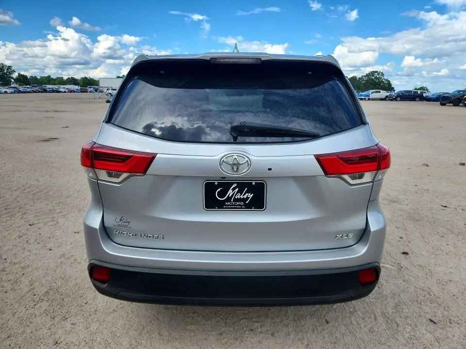 2018 TOYOTA HIGHLANDER XLE  