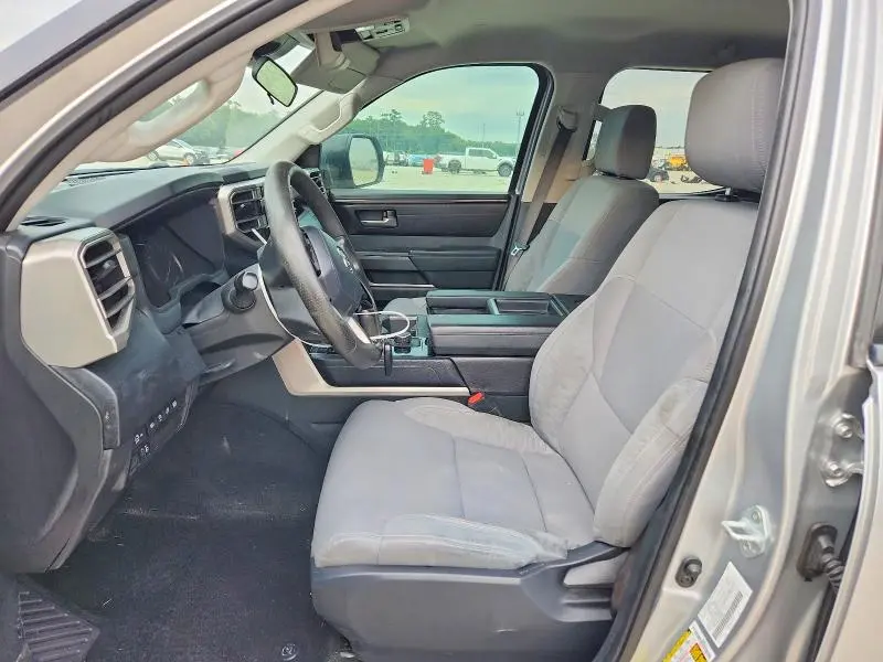 2022 TOYOTA TUNDRA SR5  