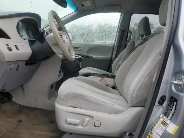 2014 TOYOTA SIENNA LE  