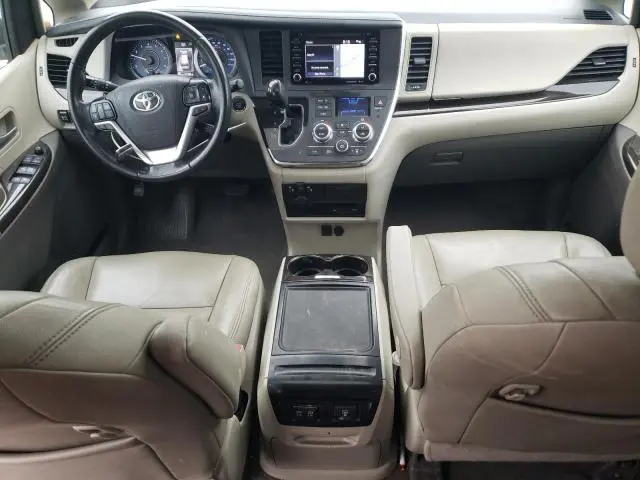 2019 TOYOTA SIENNA XLE  