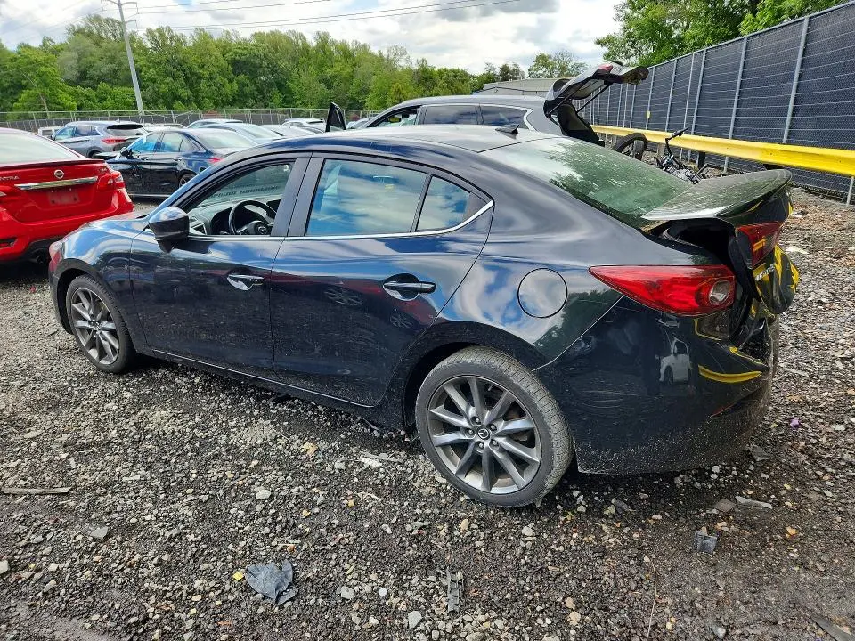 2018 MAZDA 3 TOURING  