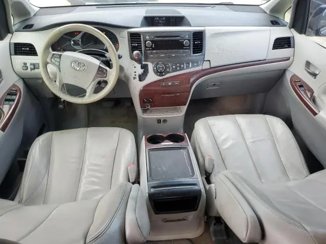 2014 TOYOTA SIENNA XLE  
