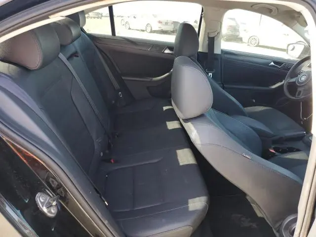 2011 VOLKSWAGEN JETTA SE  