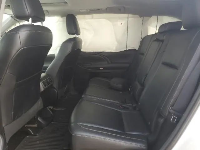 2016 TOYOTA HIGHLANDER XLE  