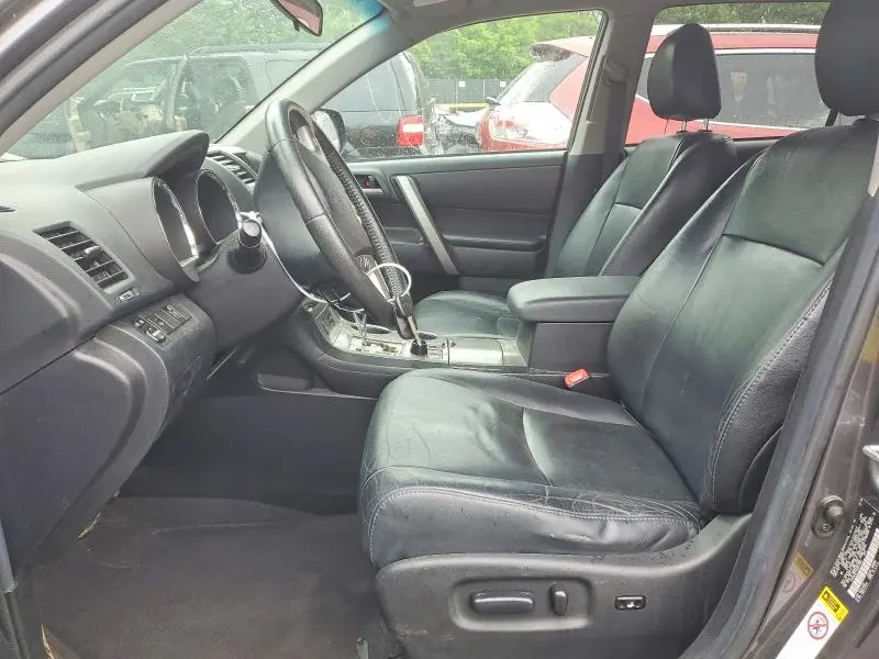 2010 TOYOTA HIGHLANDER SE  